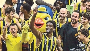 Fenerbahçe ilklerle dörtlü finalde