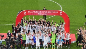 Kara Kartal yüksekten uçtu