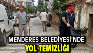 Menderes Belediyesi'nde Yol Temizliği