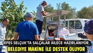 Efes Selçuk'ta salçalar ailece hazırlanıyor, belediye makine ile destek oluyor