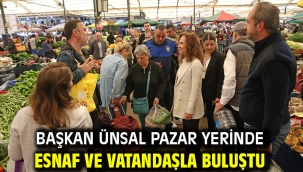 Başkan Ünsal pazar yerinde esnaf ve vatandaşla buluştu