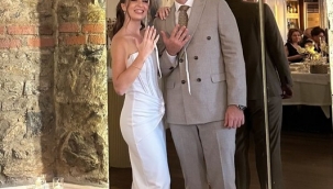 'Sihirli Annem'in 'Çilek'i Zeynep Özkaya, nişanlandı