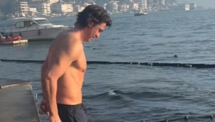 İbrahim Kutluay, kışın ortasında Boğaziçi'nde denize girdi