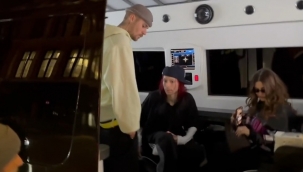 Justin Bieber'ın tuhaf stili: Pantolonu düştü, iç çamaşırı göründü