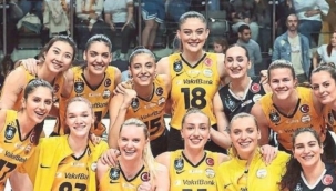 İzmir'de voleybol şöleni