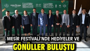 Mesir Festivali'nde hediyeler ve gönüller buluştu