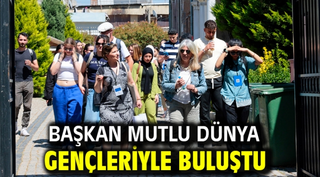 Başkan Mutlu dünya gençleriyle buluştu