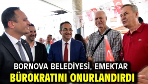 Bornova Belediyesi, emektar bürokratını onurlandırdı