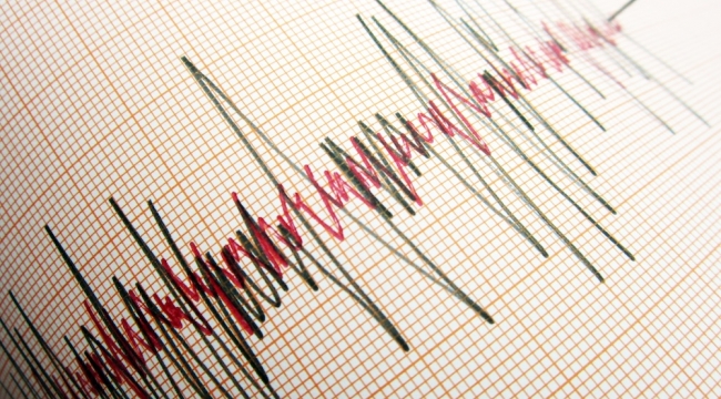 Akdeniz'de korkutan deprem! Uzman isimlerden ilk açıklamalar