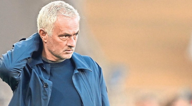 Mourinho kalıyor