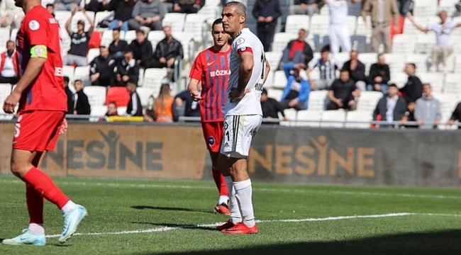 Derbide ortalığı karıştırmıştı! 44'lük golcüden özür!