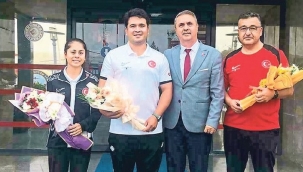 Şampiyon Emircan çiçeklerle karşılandı