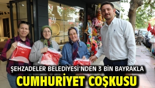 ŞEHZADELER BELEDİYESİ'NDEN 3 BİN BAYRAKLA CUMHURİYET COŞKUSU