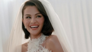 Selena Gomez düğünde üç gelinlik giydi