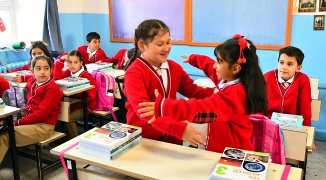 Ara tatil sona erdi: Milyonlarca öğrenci dersbaşı yaptı!