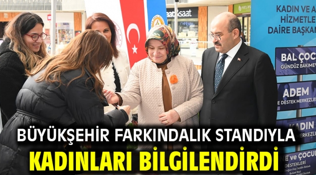Büyükşehir farkındalık standıyla kadınları bilgilendirdi ​​​​​​​