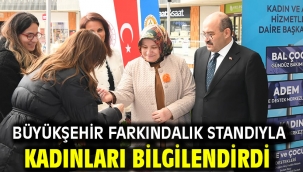 Büyükşehir farkındalık standıyla kadınları bilgilendirdi ​​​​​​​
