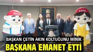 Başkan Çetin Akın Koltuğunu Minik Başkana Emanet Etti