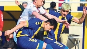 Bucaspor 1928 Karacabey karşısında