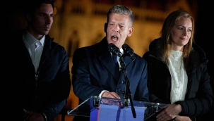 Macaristan'da seçimi kazanan Magyar'dan devir teslim çağrısı