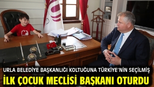 Urla Belediye Başkanlığı Koltuğuna Türkiye'nin Seçilmiş İlk Çocuk Meclisi Başkanı Oturdu
