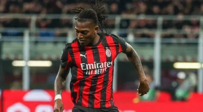 Milan'da Leao'nun bileti kesildi