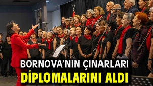 Bornova'nın çınarları diplomalarını aldı