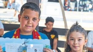 Miniklere karne hediyesi verildi