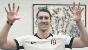 Kara Kartal Vlahovic'e kavuştu