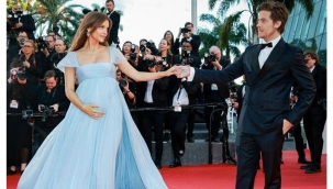 Barbara Palvin bebeğine kavuştu
