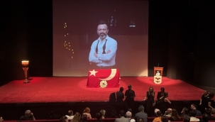 Özge Özder'den Serhat Kılıç'ın anma töreni çıkışında fotoğraf tepkisi
