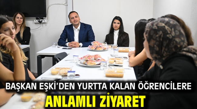 Başkan Eşki'den yurtta kalan öğrencilere anlamlı ziyaret